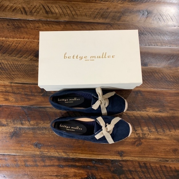 Bettye Muller Eve Suede Espadrille Flats Navy Blue Bow Tie Shoes Size 7 - Picture 6 of 6